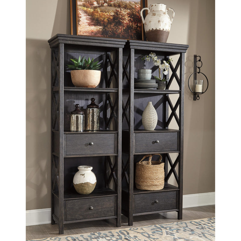 Signature Design by Ashley Tyler Creek Display Cabinet D736-76 IMAGE 3