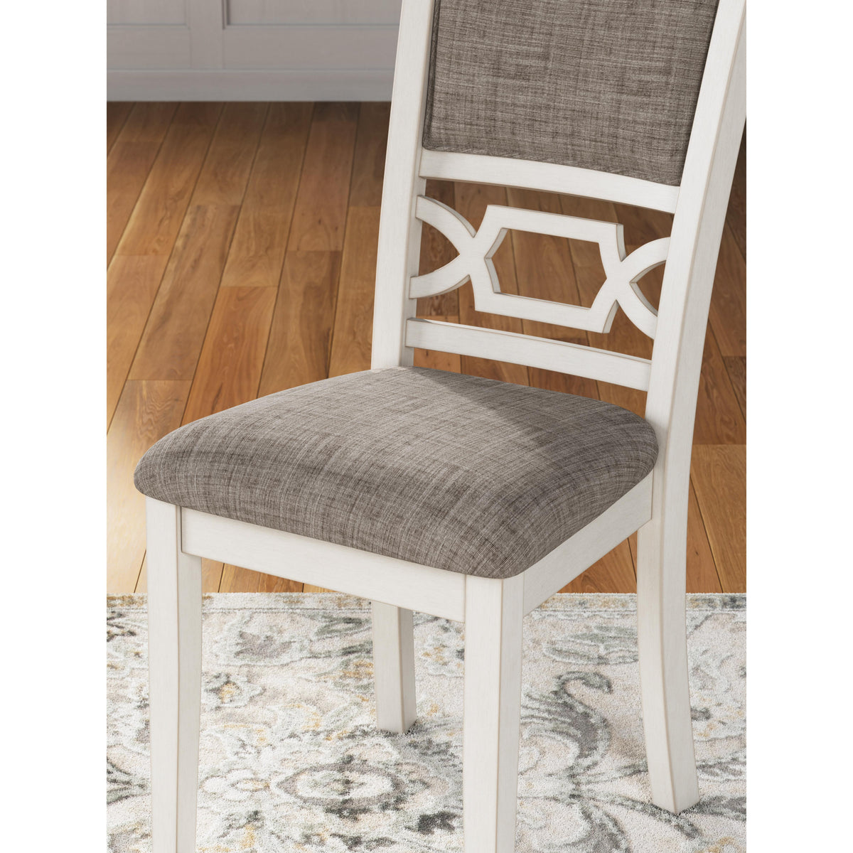 Signature Design by Ashley Erinberg D423-325 Dining Room Table Set