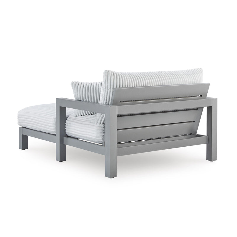 Signature Design by Ashley Outdoor Seating Lounge Chairs PCP695-815 IMAGE 3